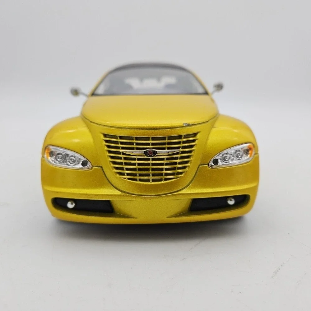 Maisto Chrysler Pronto Cruizer Original Concept PT Cruiser 1:18 Diecast Car